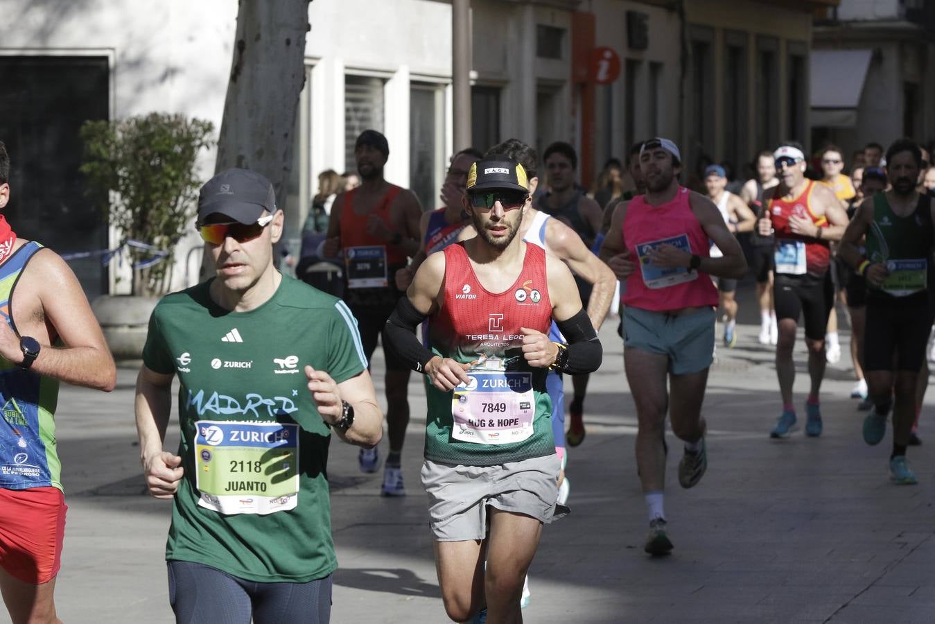 Corredores por el centro histórico de Sevilla