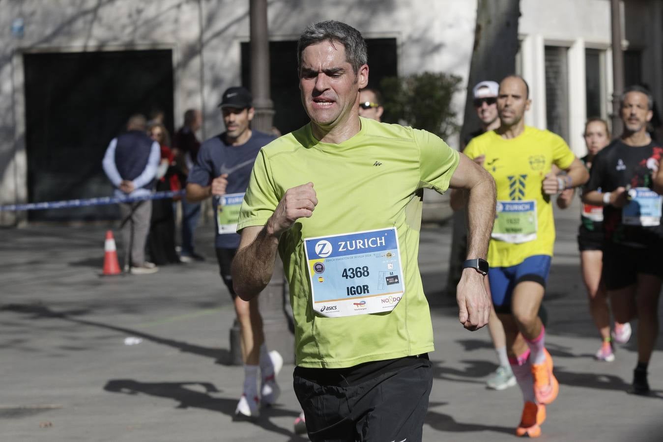 Corredores por el centro histórico de Sevilla
