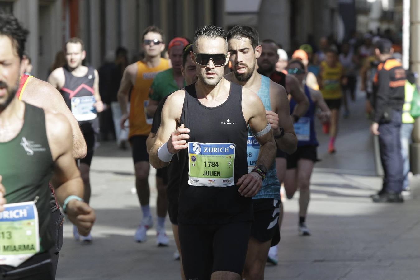Corredores por el centro histórico de Sevilla