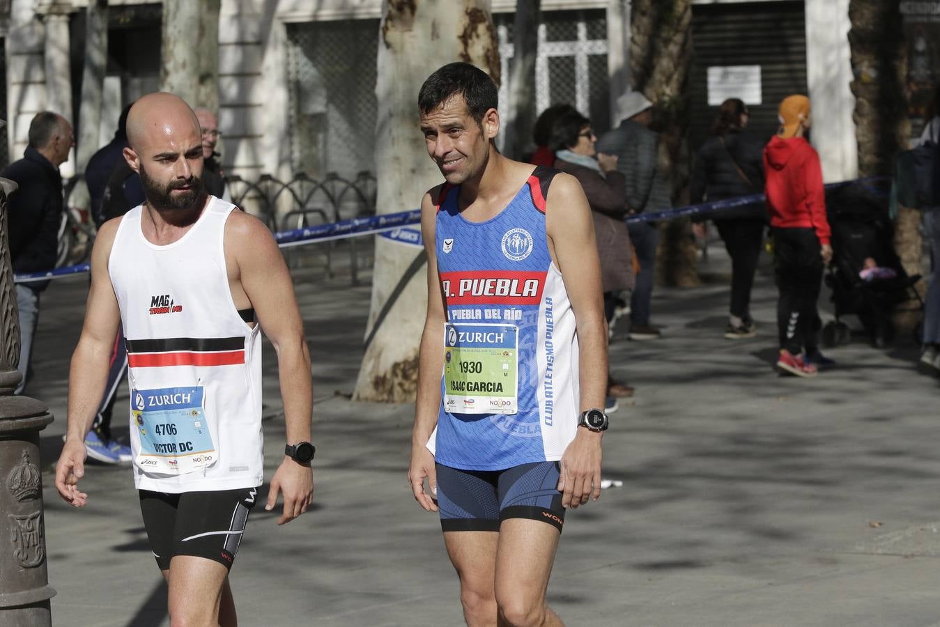 Corredores por el centro histórico de Sevilla