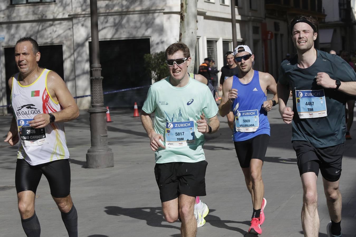 Corredores por el centro histórico de Sevilla
