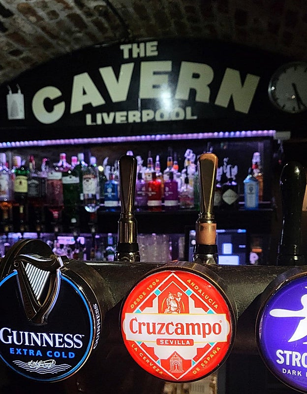 En la casa de los Beatles se bebe Cruzcampo