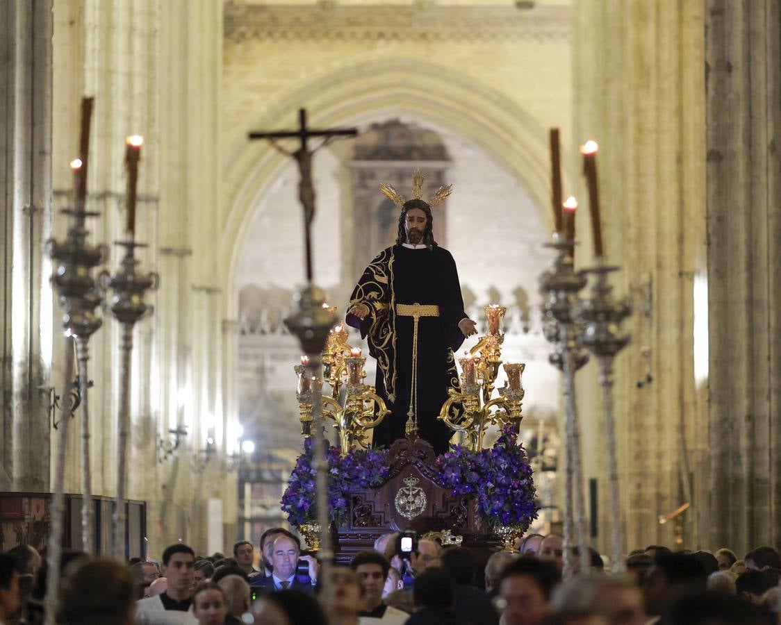 El Vía Crucis de las Hermandades y Cofradías por la Catedral de Sevilla