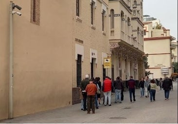 Colas en el Consejo de Cofradías de Sevilla para la retirada de los abonos de las sillas