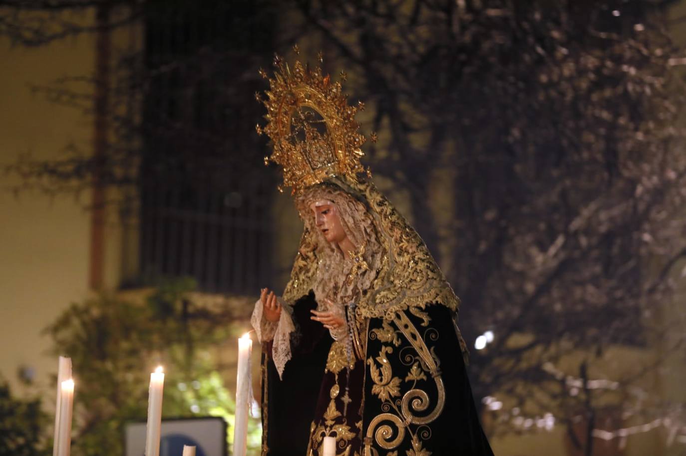 El Vía Crucis de los Estudiantes a la Catedral de Sevilla
