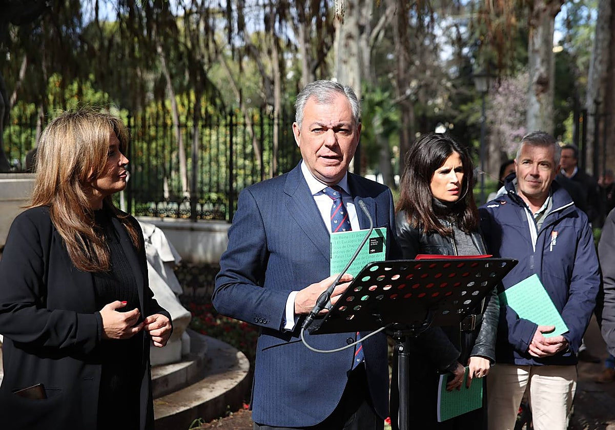 El alcalde de Sevilla, José Luis Sanz, en una rueda de prensa en la mañana de este lunes