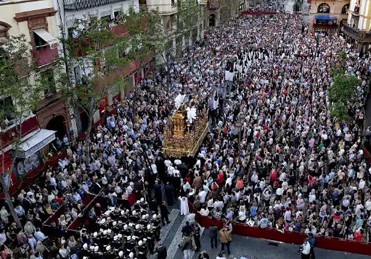 Los balcones de la Campana son de los más demandados para ver la Semana Santa de Sevilla