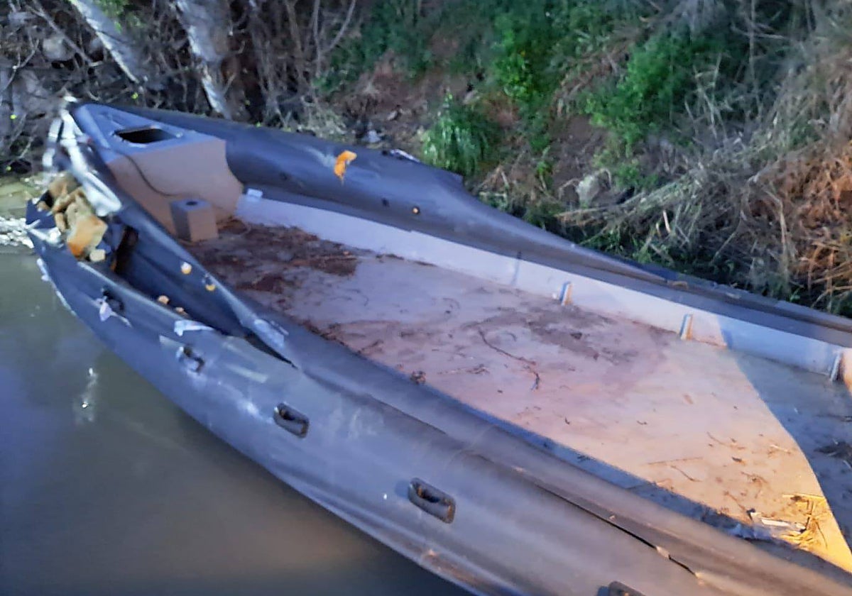 La embarcación presentaba daños importantes en la zona de proa