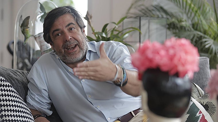 José Manuel González durante la entrevista en un lugar de El Porvenir