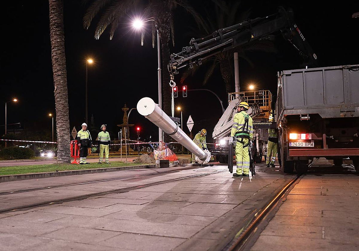 Esta noche comenzaron las labores de desmontaje de las catenarias