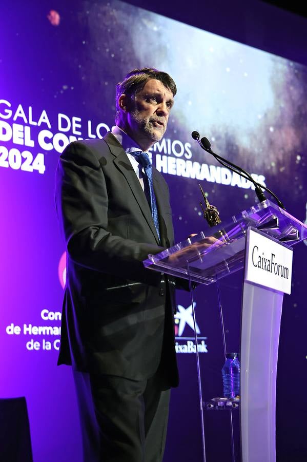 Un momento del acto emotivo celebrado este martes para entregar el premio 'Fernando Carrasco' del Consejo de Cofradías