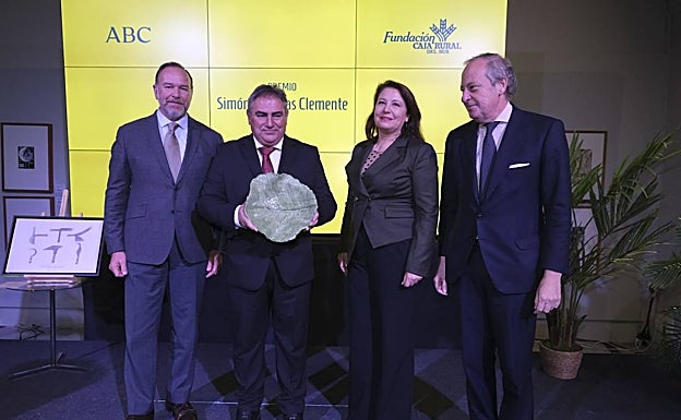 Entrega del accésit a la Bodega Católico Agrícola, representada por Francisco Lorenzo Gallegos