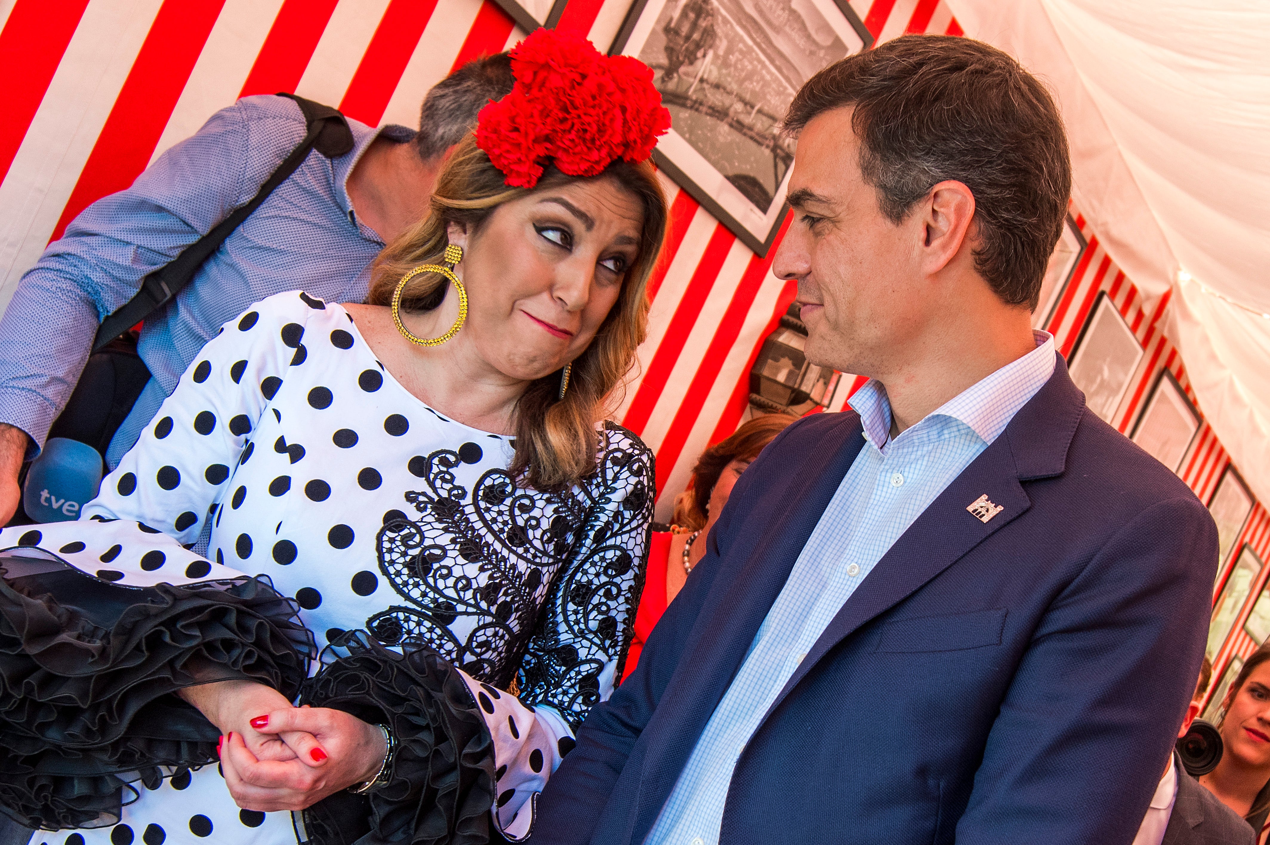 Susana Díaz Susana Díaz y Pedro Sánchez se encuentran en una caseta de la Feria de Sevilla