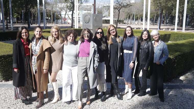 La enfermera Marisa Vera, Sofía, Pilar, Elena, Chelo, Estefanía, Verónica, Rocío, Trini y la enfermera Laura González