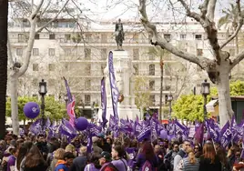 La manifestación, en imágenes, de UGT y CCOO por el 8M en Sevilla