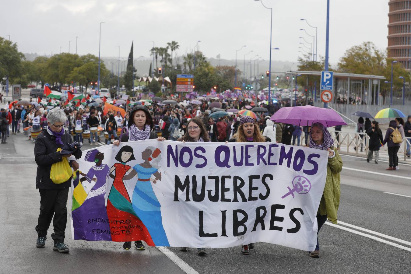 La lluvia no impidió que Mujeres Supervivientes saliera a reivindicar los derechos de las mujeres palestinas