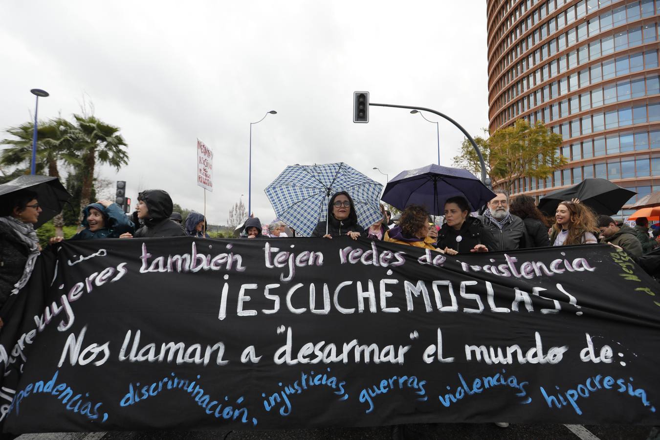 La lluvia no impidió que Mujeres Supervivientes saliera a reivindicar los derechos de las mujeres palestinas