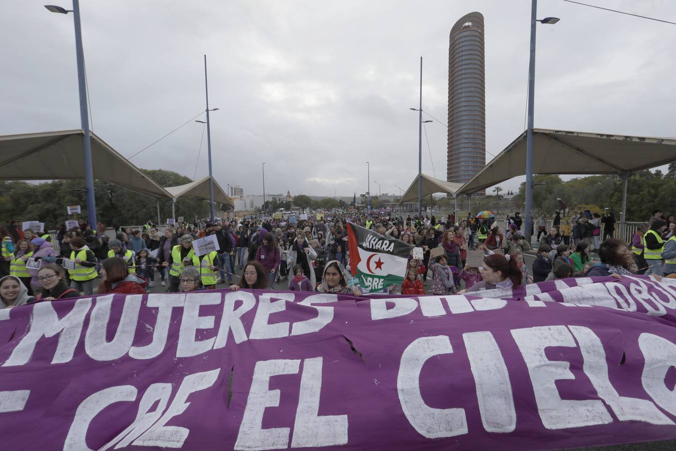 La lluvia no impidió que Mujeres Supervivientes saliera a reivindicar los derechos de las mujeres palestinas