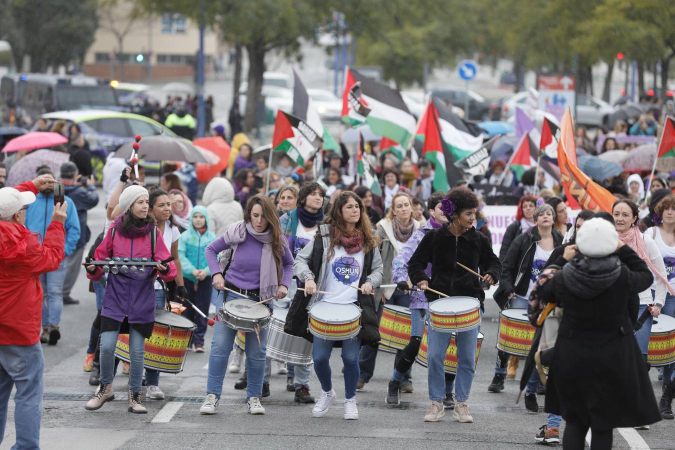 La lluvia no impidió que Mujeres Supervivientes saliera a reivindicar los derechos de las mujeres palestinas