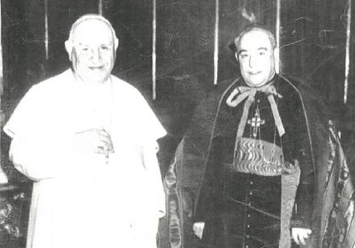 Monseñor Bueno Monreal con Juan XXIII en una audiencia privada en el Vaticano