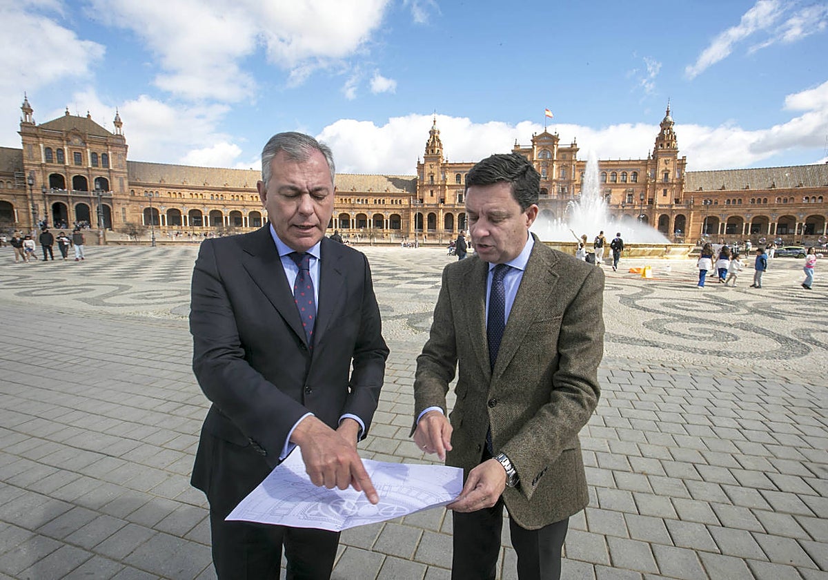 José Luis Sanz y Juan de la Rosa, en la Plaza de España