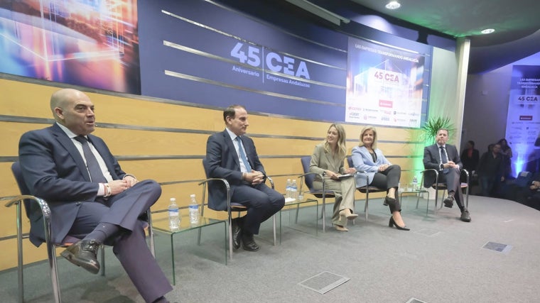 Lorenzo Amor, Javier González de Lara, Fátima Báñez y Gerardo Cuevas en un coloquio moderado por Patricia Mahutamud