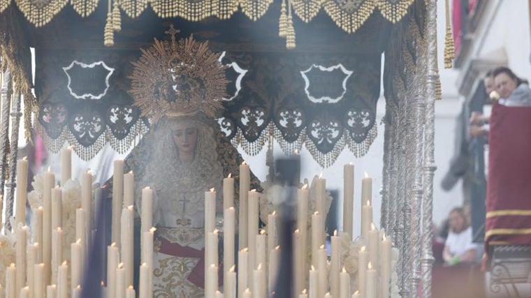 La Virgen de Guadalupe en su paso de palio