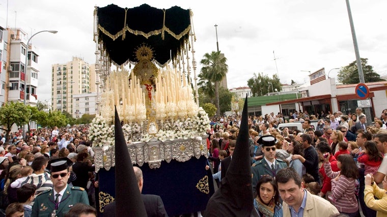 Salida de Nuestra Señora del Rosario Doloroso un Lunes Santo