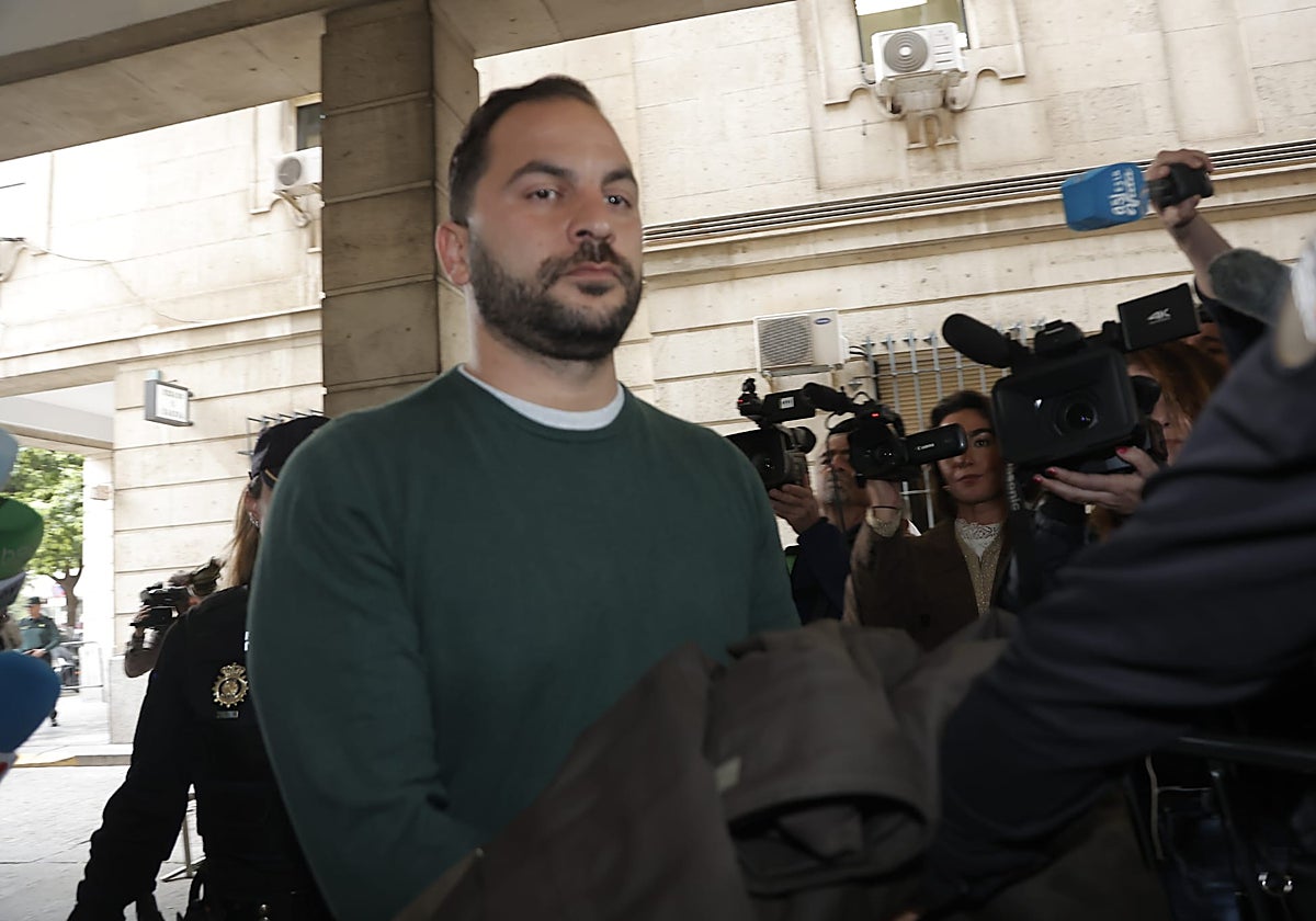 Llegada a los juzgados de Antonio Tejado