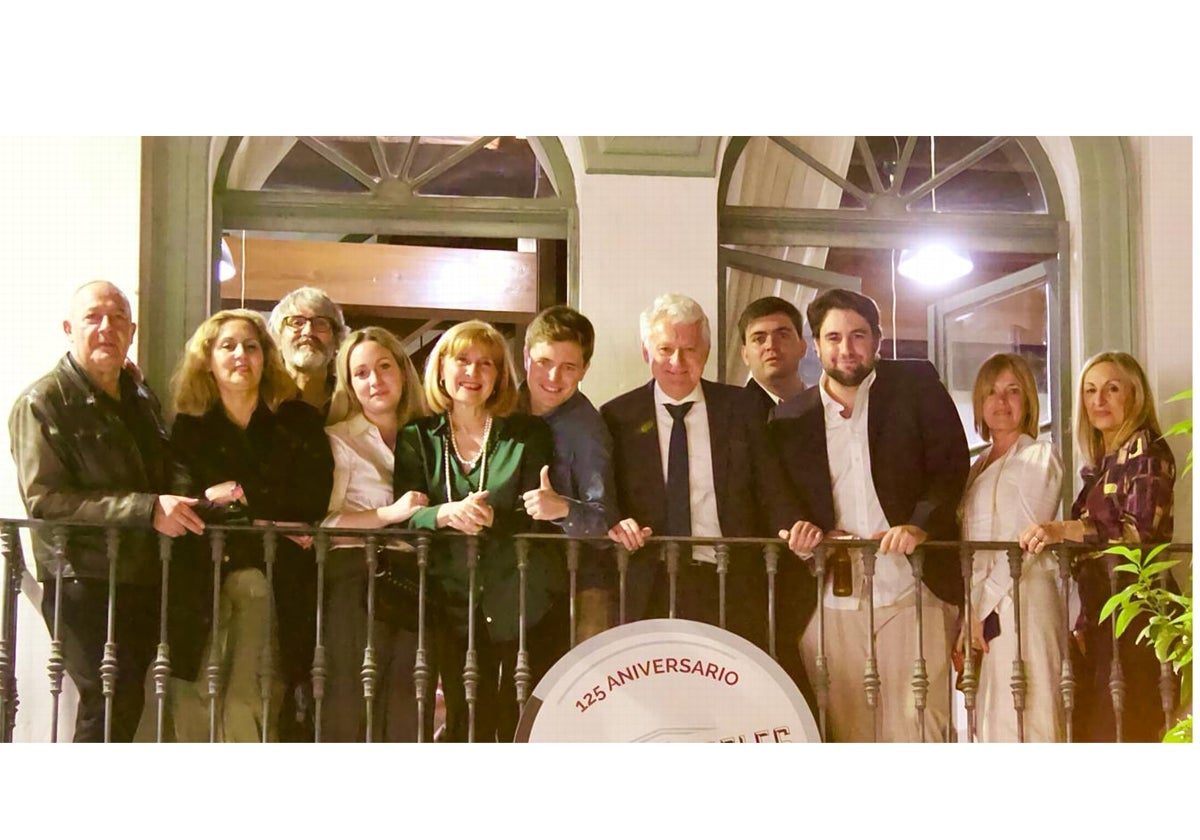 El pregonero con su familia el pasado viernes