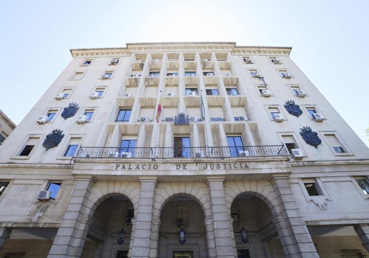 Fachada de la Audiencia de Sevilla