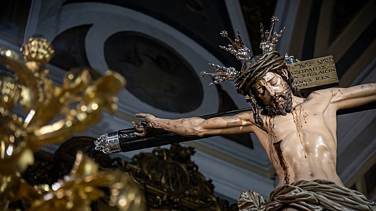 El Cristo de los Desamparados en su paso procesional