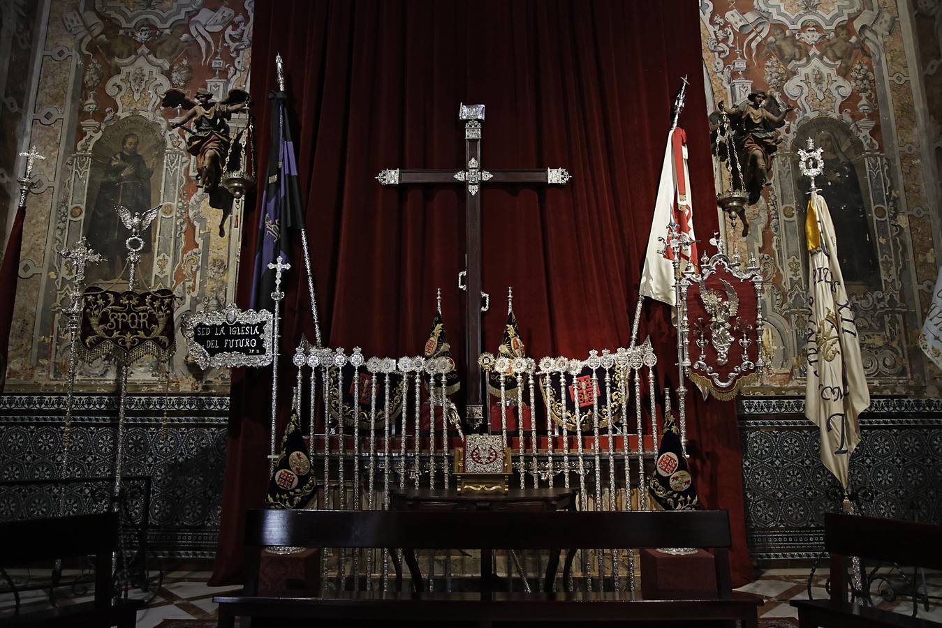 Besamanos de la Hermandad de la Sagrada Cena, en la iglesia de los Terceros de Sevilla