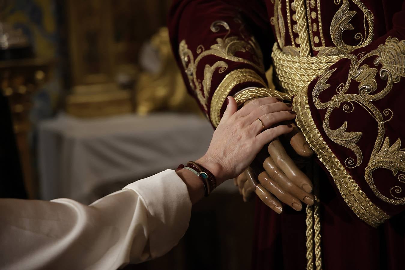 Besamanos de la Hermandad del Dulce Nombre, en la iglesia de San Lorenzo de Sevilla