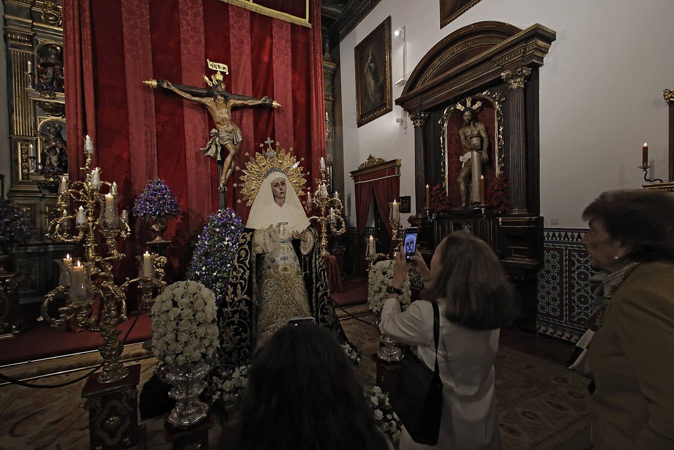 Besamanos de la Hermandad del Museo, en la Capilla del Museo de Sevilla