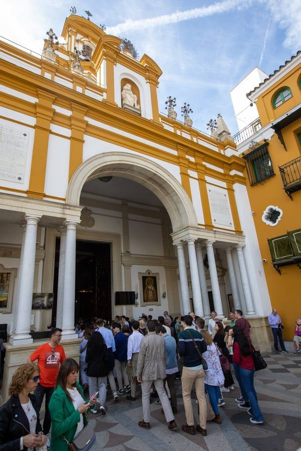 Ambiente en la Basílica de la Macarena durante el Domingo de Pasión 2024