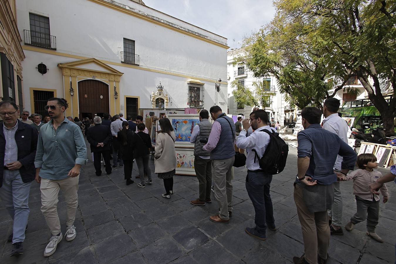 Ambiente del Domingo de Pasión en San Lorenzo, El Salvador y calles del centro histórico de Sevilla