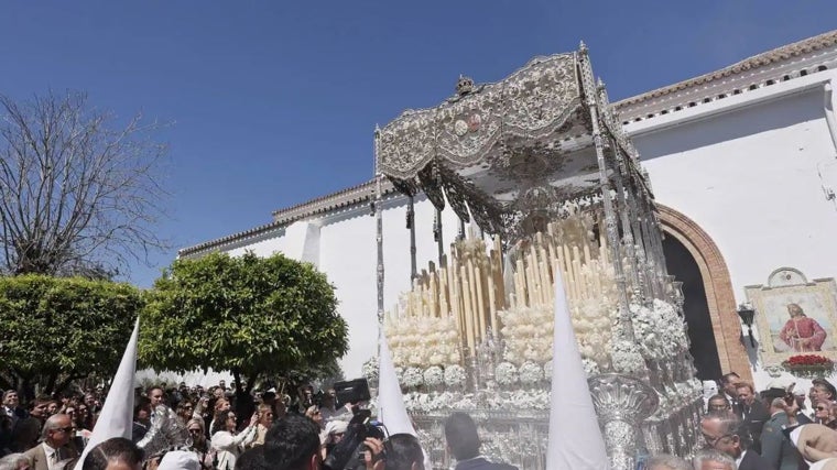 La salida de la hermandad de La Paz es todo un clásico del Domingo de Ramos sevillano