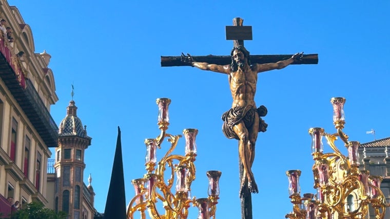La salida de la hermandad de La Sed, así como la primera parte de su recorrido, es un momento ideal para disfrutarlo con niños
