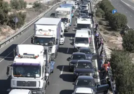 Huelga de agricultores en Andalucía, en directo: sigue la última hora de las protestas y los cortes de tráfico