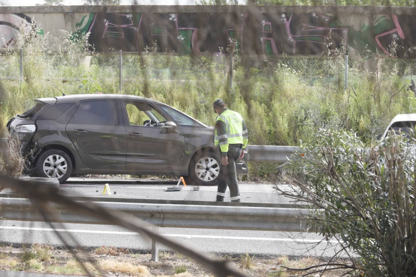 Imágenes del accidente mortal en la AP-4 de Sevilla en el que han muerto seis personas
