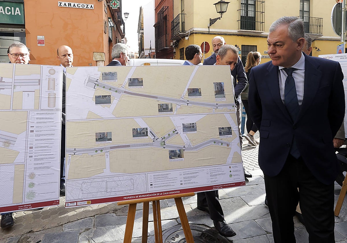 El alcalde de Sevilla, José Luis Sanz, en la presentación de la reurbanización de la calle Zaragoza