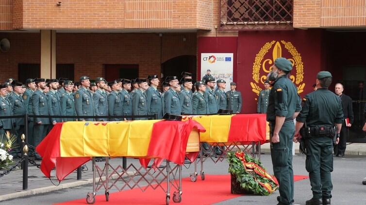 Sentido homenaje en Logroño a los guardias civiles fallecidos en el accidente de Sevilla