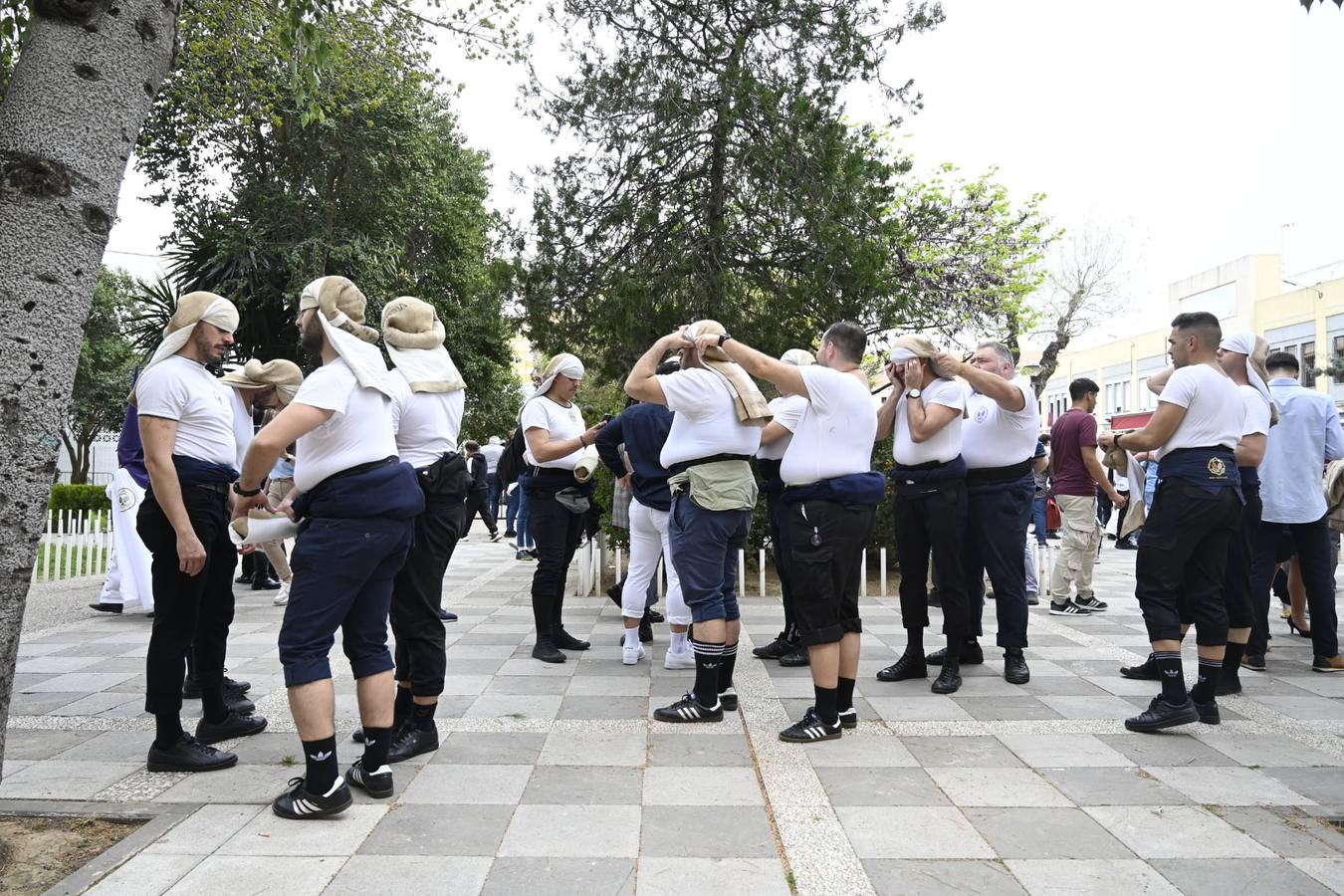 El barrio de Pino Montano arropó a su hermandad en el 25 aniversario de la Virgen del Amor