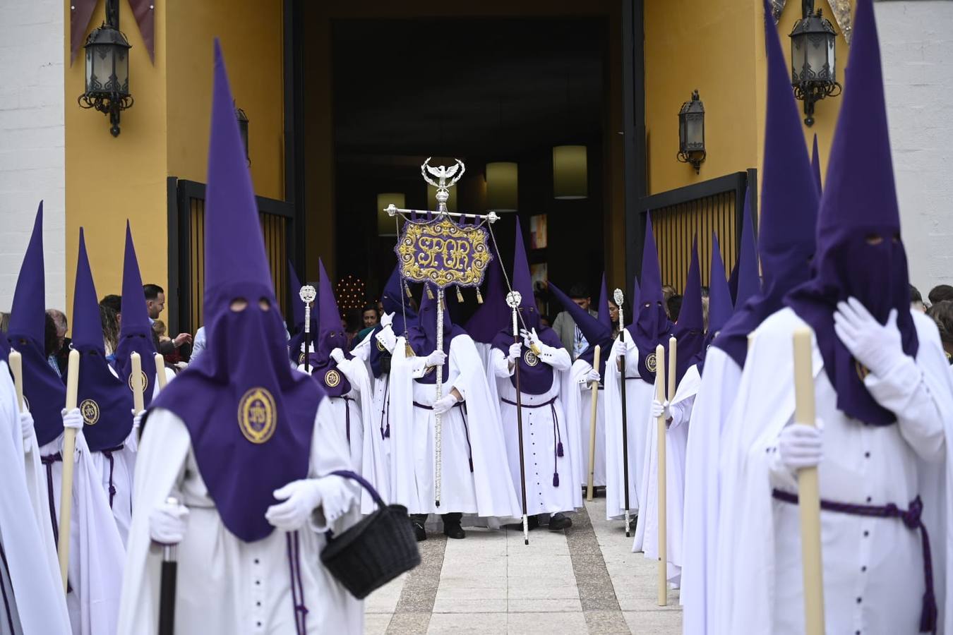 El barrio de Pino Montano arropó a su hermandad en el 25 aniversario de la Virgen del Amor