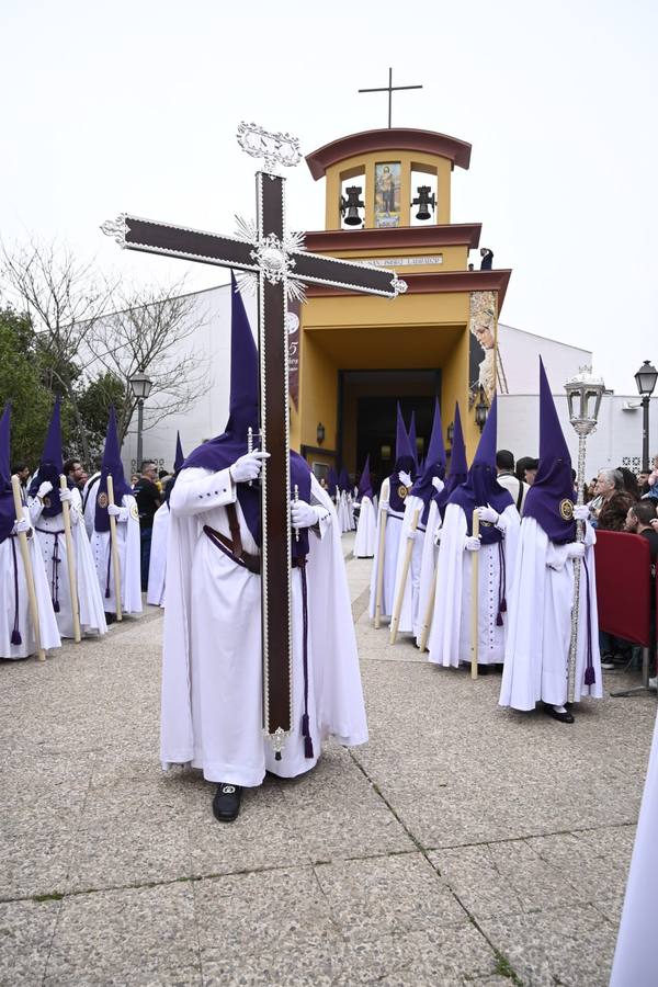 El barrio de Pino Montano arropó a su hermandad en el 25 aniversario de la Virgen del Amor