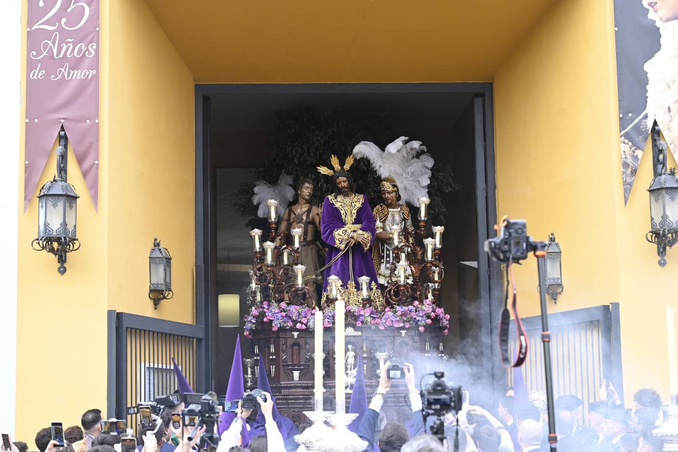 El barrio de Pino Montano arropó a su hermandad en el 25 aniversario de la Virgen del Amor