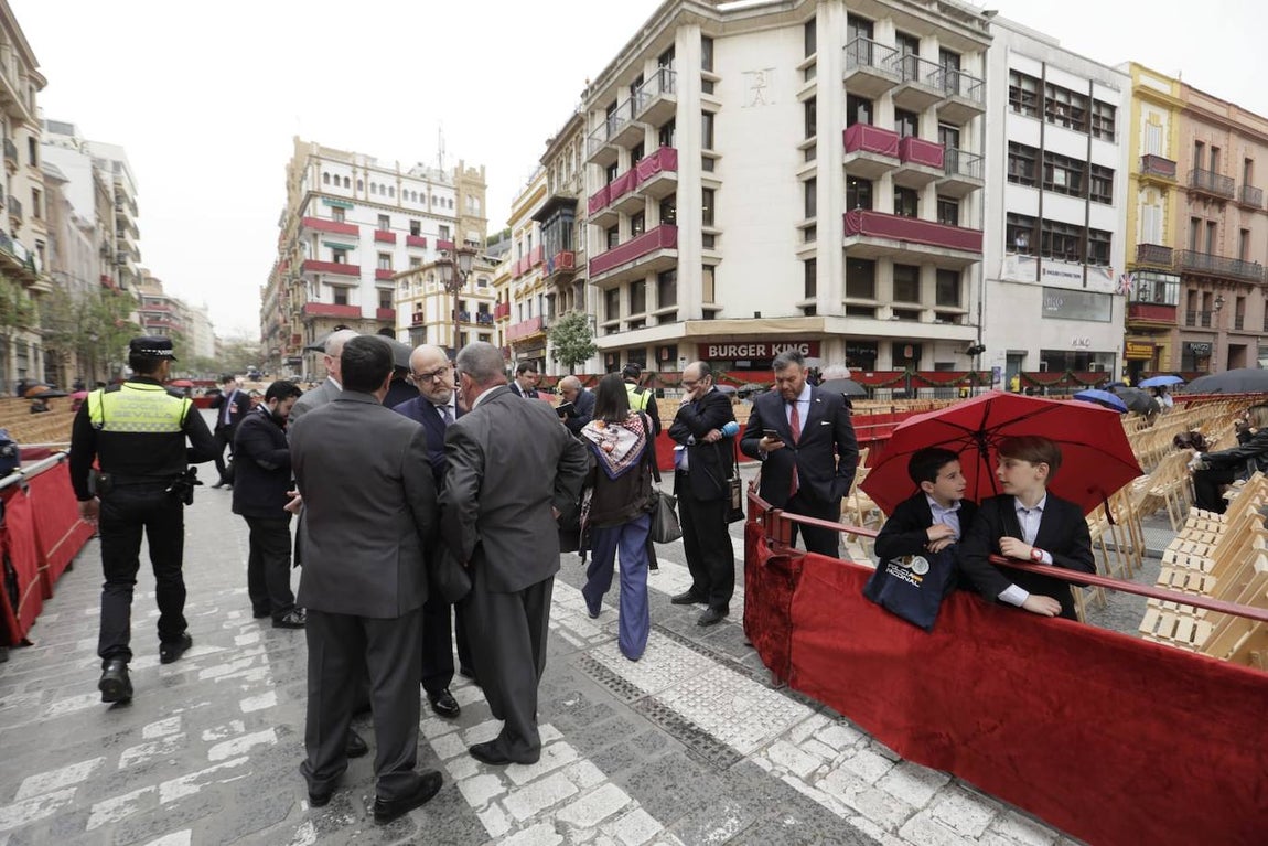 La Borriquita realiza su estación de penitencia este Domingo de Ramos a paso acelerado debido a los partes meteorológicos