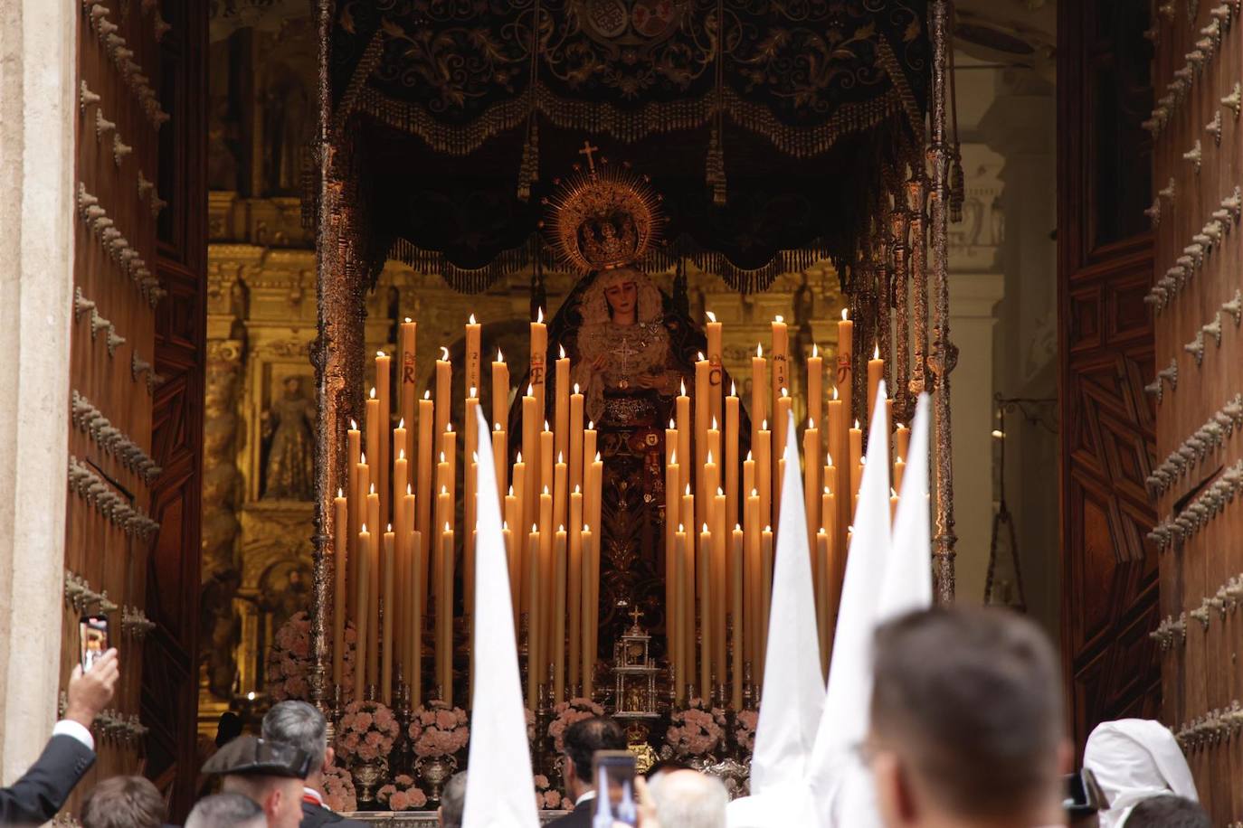 La hermandad de la Cena realiza su estación de penitencia  a la Santa Iglesia Catedral este Domingo de Ramos