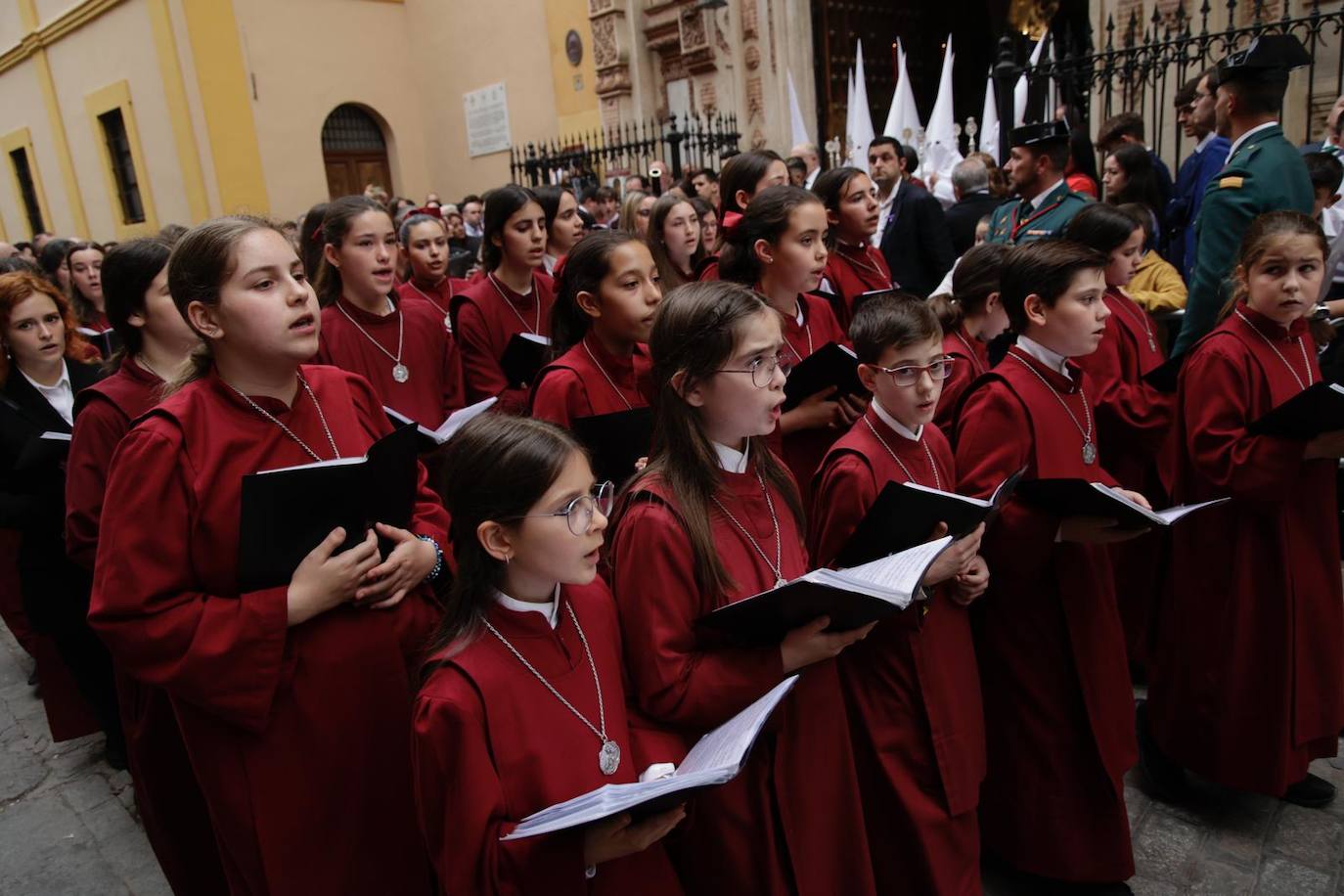 La hermandad de la Cena realiza su estación de penitencia  a la Santa Iglesia Catedral este Domingo de Ramos